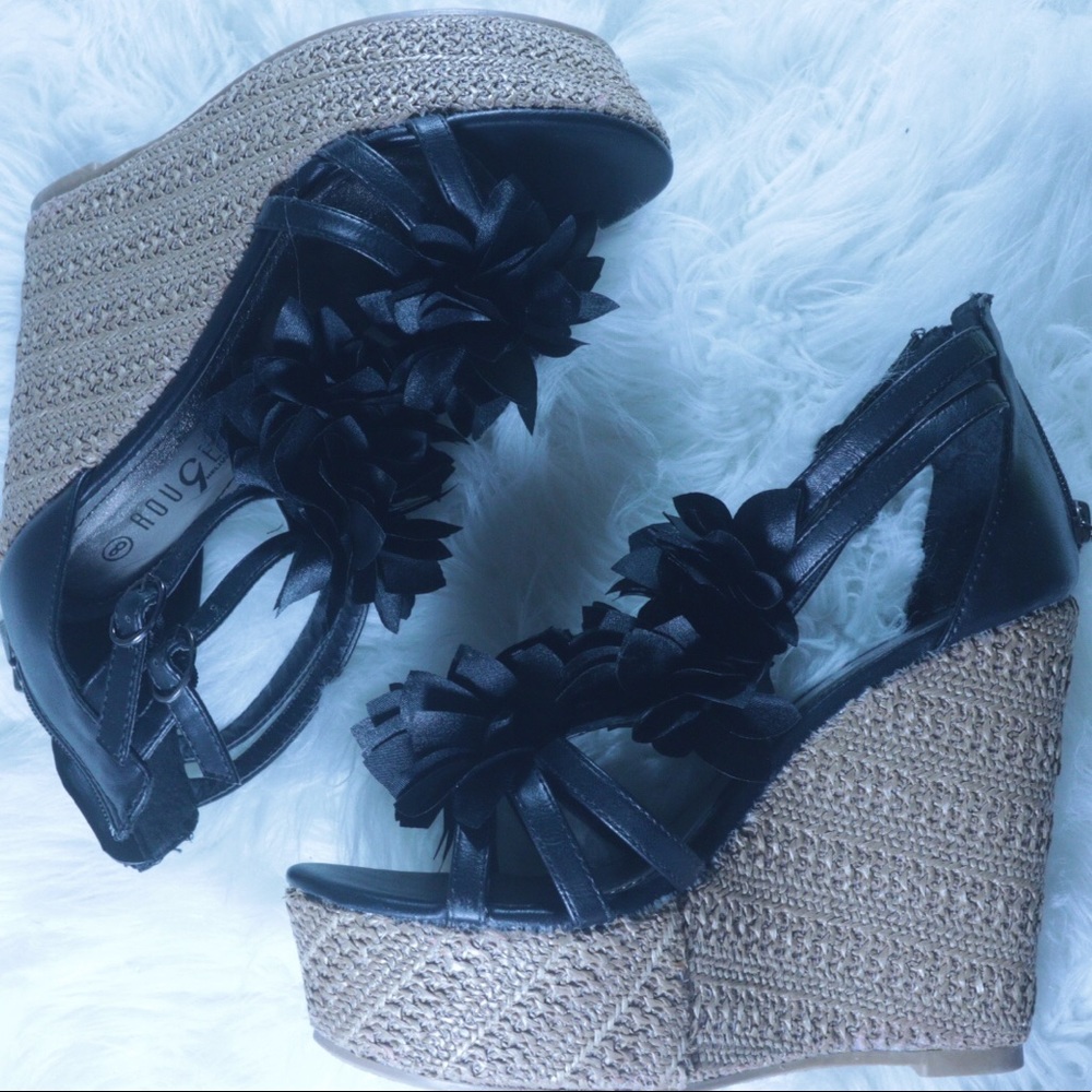 NWOT! Rogue Black and Tan wedges size 8